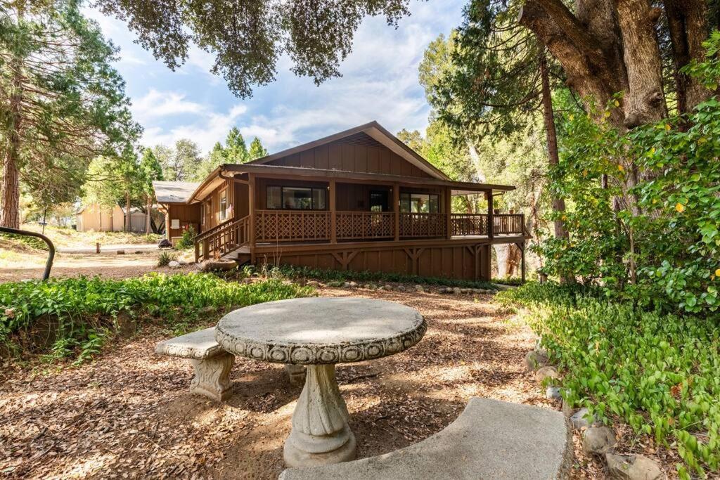 Ponderosa Creekside Retreat Villa Mariposa Exterior photo