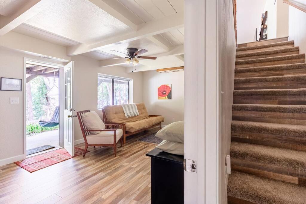 Ponderosa Creekside Retreat Villa Mariposa Exterior photo