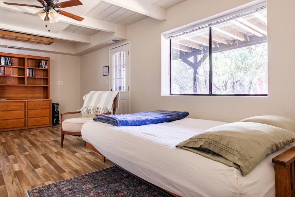Ponderosa Creekside Retreat Villa Mariposa Exterior photo
